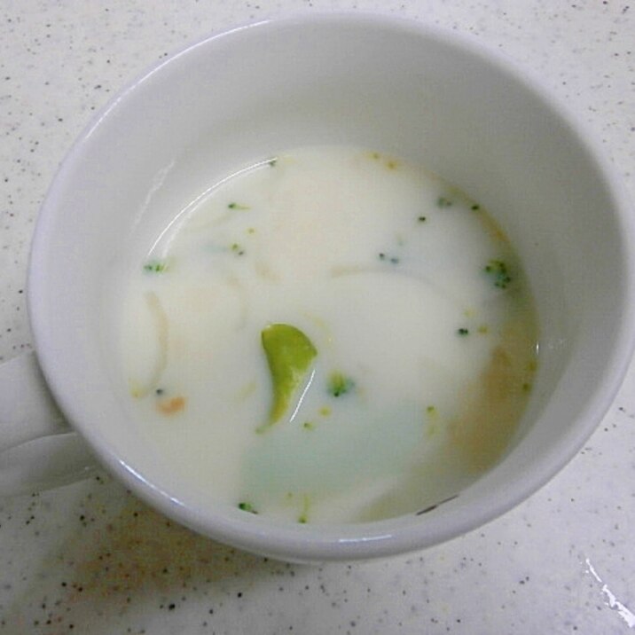 ブロッコリー・玉ねぎの牛乳スープ